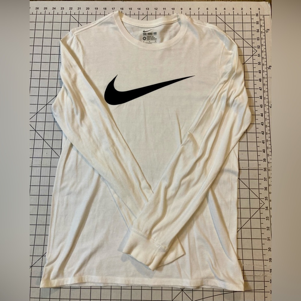 Nike Men’s Medium White/Black Long Sleeve Athletic Cut Shirt